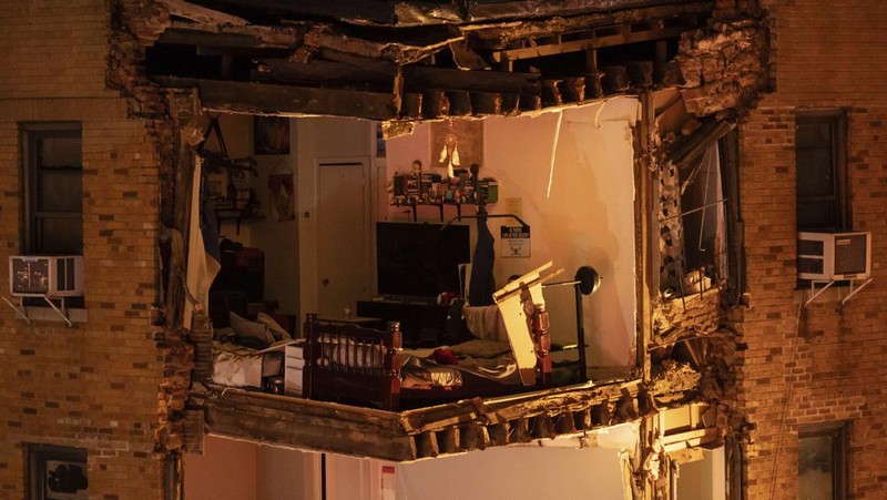 Debris piles up after a building collapsed in the Bronx borough of New York, Monday, Dec. 11, 2023. (AP Photo/Yuki Iwamura)