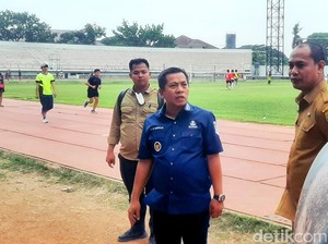 Bupati Karawang Akan Renovasi Fasilitas Stadion Singaperbangsa