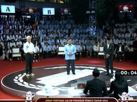 Gerakan Tangan Prabowo ke Anies Bikin Penonton Debat Heboh!