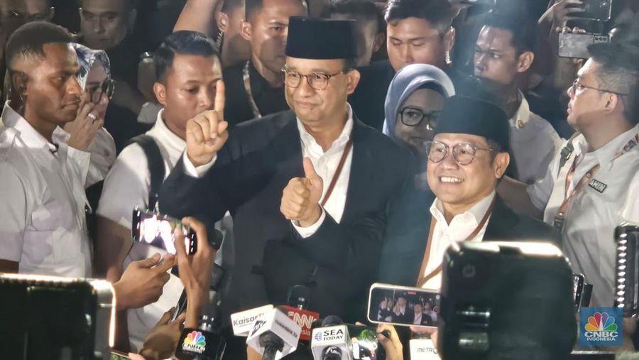 Calon Presiden (Capres), Anies Baswedan saat menghadiri debat Capres 2024 di Kantor KPU RI, Jakarta, Selasa (12/12/2023). (CNBC Indonesia/Emir Yanwardhana)