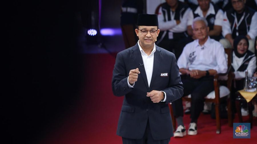 Calon Presiden (Capres), Anies Baswedan saat menyampaikan visi dan misi dalam Debat Pertama Capres 2024 di Kantor KPU RI, Jakarta, Selasa (12/12/2023). (CNBC Indonesia/Faisal Rahman)