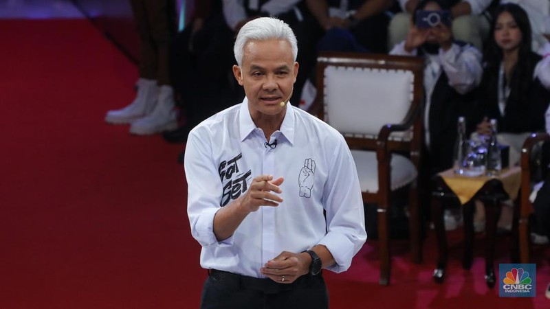 Calon Presiden (Capres), Prabowo Subianto saat menyampaikan visi dan misi dalam Debat Pertama Capres 2024 di Kantor KPU RI, Jakarta, Selasa (12/12/2023). (CNBC Indonesia/Faisal Rahman)
