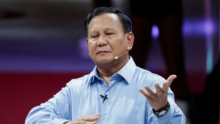 Calon Presiden (Capres), Prabowo Subianto dalam Debat Pertama Capres 2024 di Kantor KPU RI, Jakarta, Selasa (12/12/2023). (REUTERS/Ajeng Dinar Ulfiana)