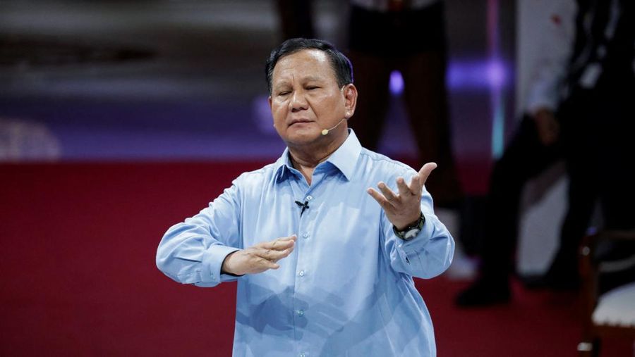 Calon Presiden (Capres), Prabowo Subianto dalam Debat Pertama Capres 2024 di Kantor KPU RI, Jakarta, Selasa (12/12/2023). (REUTERS/Ajeng Dinar Ulfiana)