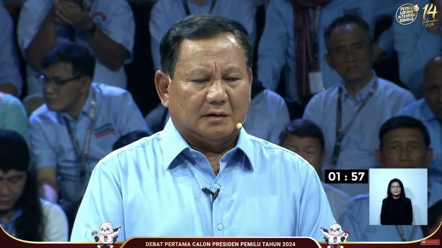 Calon Presiden (Capres), Prabowo Subianto saat menjawab pertanyaan dalam Debat Pertama Capres 2024 di Kantor KPU RI, Jakarta, Selasa (12/12/2023). (Tangkapan Layar Youtube KPU RI)