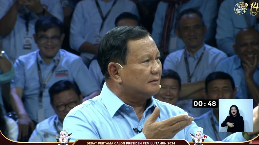 Calon Presiden (Capres), Prabowo Subianto saat menjawab pertanyaan Debat Pertama Capres 2024 di Kantor KPU RI, Jakarta, Selasa (12/12/2023). (Tangkapan Layar youtube KPU RI)