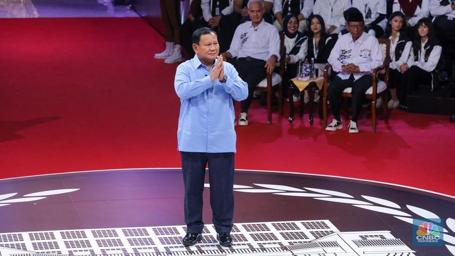 Calon Presiden (Capres), Prabowo Subianto saat menyampaikan visi dan misi dalam Debat Pertama Capres 2024 di Kantor KPU RI, Jakarta, Selasa (12/12/2023). (CNBC Indonesia/Faisal Rahman)