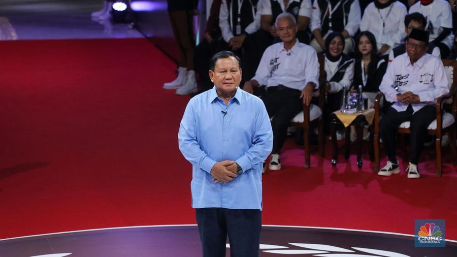 Calon Presiden (Capres), Prabowo Subianto saat menyampaikan visi dan misi dalam Debat Pertama Capres 2024 di Kantor KPU RI, Jakarta, Selasa (12/12/2023). (CNBC Indonesia/Faisal Rahman)