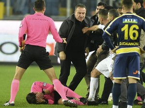 Presiden Klub di Liga Turki Ditangkap Imbas Pukul Wasit