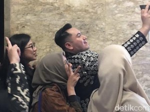 Kala Harapan Foto Bareng Idola Jadi Zonk gegara Hasilnya Ngeblur