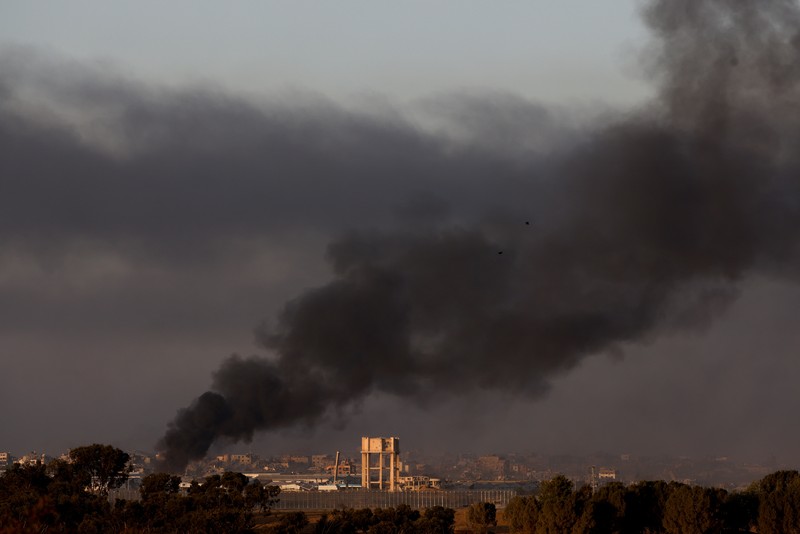 ISRAEL-PALESTINIANS/ Smoke and debris rises over Gaza, amid the ongoing conflict between Israel and the Palestinian Islamist group Hamas, as seen from southern Israel, December 11, 2023. REUTERS/Clodagh Kilcoyne