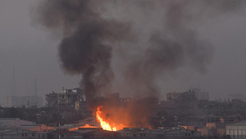 Smoke and debris rises over Gaza, amid the ongoing conflict between Israel and the Palestinian Islamist group Hamas, as seen from southern Israel, December 11, 2023. REUTERS/Clodagh Kilcoyne