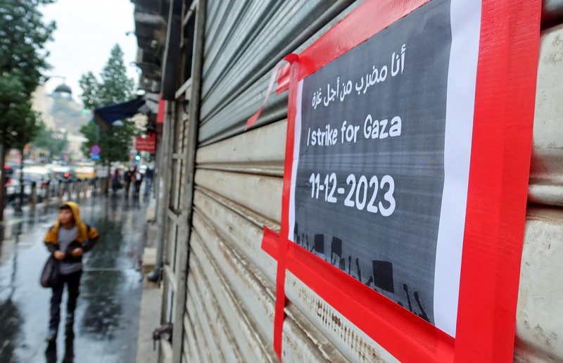 ISRAEL-PALESTINIANS/JORDAN-STRIKE A view shows an empty street with closed shops in response to a global call for a strike in solidarity with Palestinians in Gaza, in Amman, Jordan December 11, 2023. REUTERS/Jehad Shelbak