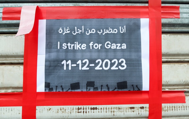 ISRAEL-PALESTINIANS/JORDAN-STRIKE A view shows an empty street with closed shops in response to a global call for a strike in solidarity with Palestinians in Gaza, in Amman, Jordan December 11, 2023. REUTERS/Jehad Shelbak