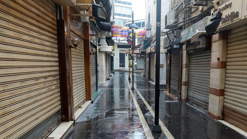 A view shows an empty street with closed shops in response to a global call for a strike in solidarity with Palestinians in Gaza, in Amman, Jordan December 11, 2023. REUTERS/Jehad Shelbak