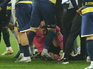 Liga Turki Ditangguhkan gegara Insiden Pemukulan Wasit
