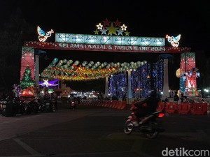 Ornamen Natal-Lampion di Kota Solo Jadi Spot Foto-Ikon Keberagaman
