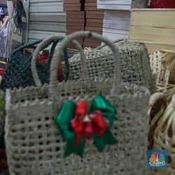 Manfaatkan Full Day Sale, Masyarakat Beli Hampers Lebaran di Transmart