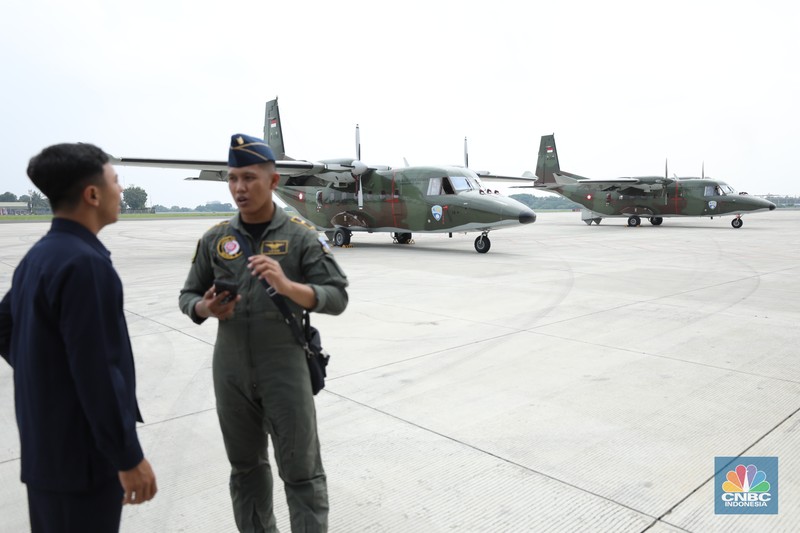 Pesawat NC-212i kepada TNI Angkatan Udara (AU) Menteri Pertahanan Prabowo Subianto menyerahkan lima unit pesawat NC-212i kepada TNI Angkatan Udara (AU), Selasa (12/12/2023). (CNBC Indonesia/Tri Susilo)