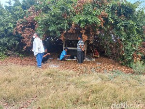 Prasasti Kuno Ditemukan Terendam Air Telogo Watu di Keben Lamongan