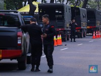 Potret Gedung KPU Dijaga Ketat Jelang Debat Perdana Capres