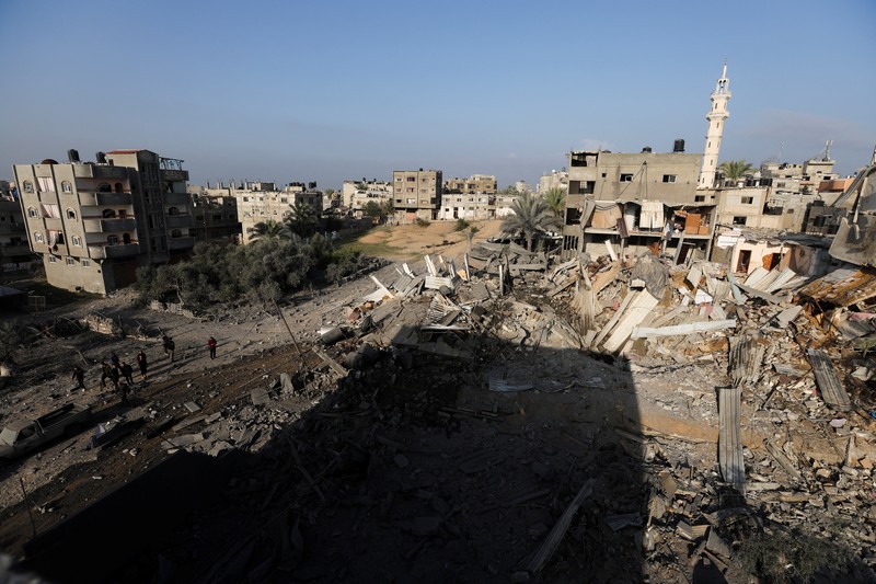 Asap mengepul di Gaza, di tengah konflik yang sedang berlangsung antara Israel dan kelompok Islam Palestina Hamas, terlihat dari Israel selatan, 12 Desember 2023. Asap mengepul di Gaza, di tengah konflik yang sedang berlangsung antara Israel dan kelompok Islam Palestina Hamas, terlihat dari Israel selatan, 12 Desember 2023. (REUTERS/Clodagh Kilcoyne)