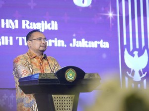 Menag Luncurkan Seragam Batik Jemaah Haji 2024, Gandeng UMKM dalam Produksinya