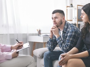 Viral Efek Bucin, Wanita Gadai Emas dan Kuras Tabungan Demi Bayar Utang Pacar