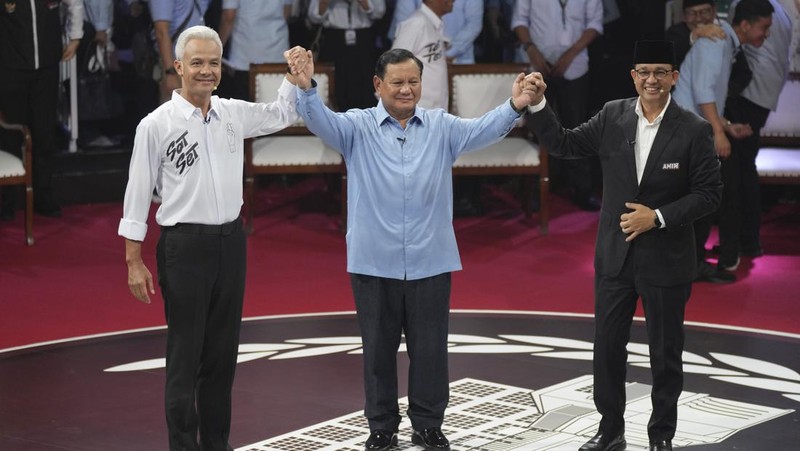 Presidential candidate Prabowo Subianto, center, speaks as other candidates Ganjar Pranowo, left, and Anies Baswedan react during the presidential candidates' debate in Jakarta, Indonesia, Tuesday, Dec. 12, 2023. (AP Photo/Tatan Syuflana)