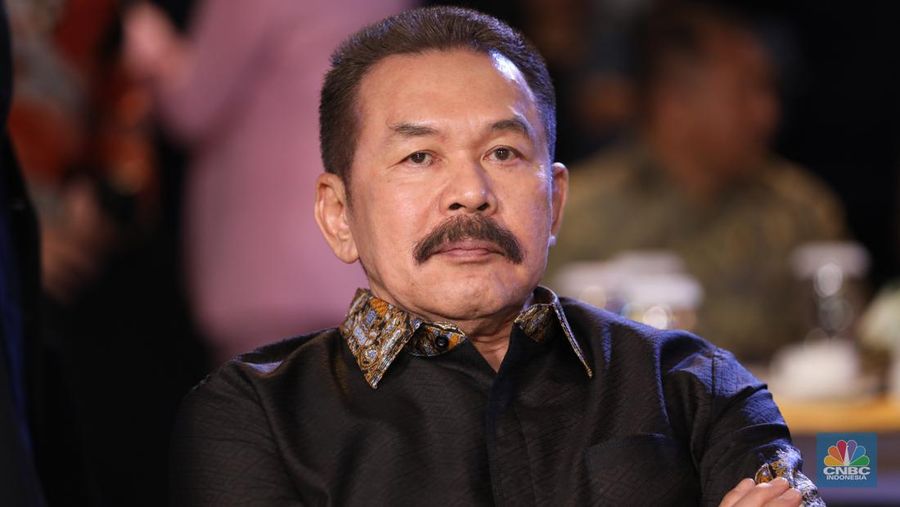 Jaksa Agung RI, ST Burhanuddin dalam acara penghargaan bergengsi CNBC Indonesia Awards 2023 bertajuk 'Maintaining Optimism Amid Uncertainty', di Westin Jakarta pada Rabu, (13/12/2023). (CNBC Indonesia/Tri Susilo)