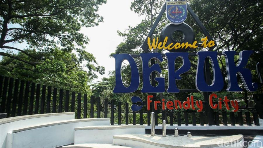 Disrumkim Kota Depok membangun Tugu Selamat Datang Kota Depok di perbatasan Jakarta-Depok. Tugu ini dibangun dengan anggaran Rp 1,7 miliar.