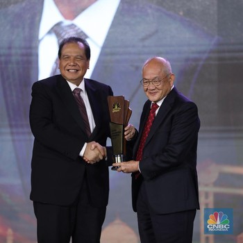 Potret Dato' Low Tuck Kwong Raih Lifetime Achievement