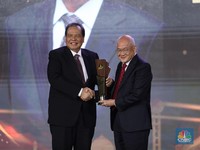 Potret Dato' Low Tuck Kwong Raih Lifetime Achievement
