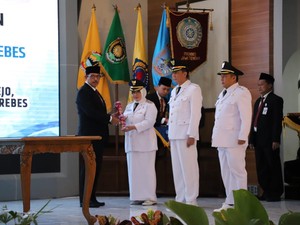 Intip Garasi Bupati Termiskin yang Punya Harta Rp 300 Jutaan