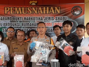 Polisi Gerebek Pabrik Sabu Oplosan di OI, Wanita Lansia Ditangkap