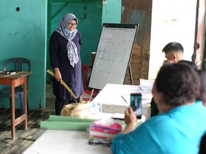 Dorong Ekonomi, PT GNI & PT SEI Beri Pelatihan Menjahit di Desa Bunta