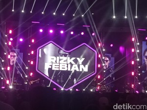 Buka Lazada Fest 12.12, Rizky Febian Bikin Perasaan Penonton Campur Aduk