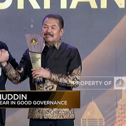 ST Burhanuddin Raih Person of the Year in Good Governance