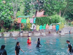 Jernihnya Umbul Sigedhang Bikin Betah Berendam Lama-lama