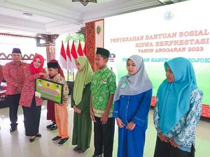 Pemkab Mojokerto Cairkan Beasiswa 190 Siswa-Mahasiswa Rp 1,27 M