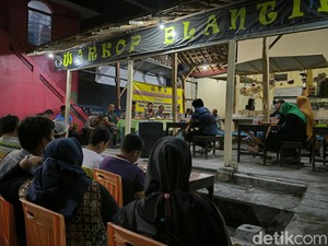 Cangkrukan di Warkop, Warga Lakarsantri Curhat CCTV dan Macet ke Polisi