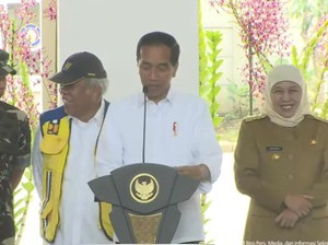 Tawa Menteri Basuki Saat Gelar Lengkapnya Disebut Jokowi