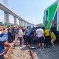KA Feeder Whoosh Tabrakan dengan Mobil, 2 Tewas dan 4 Luka