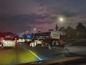 Buruh Buka Pemblokiran, Macet Parah Tol Cipularang ke Bandung Mulai Terurai