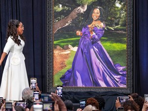 Oprah Winfrey Pamer Lukisan Potret, Dipajang di Galeri Nasional Smithsonian