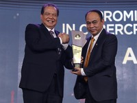 Menkominfo Raih Prominent Figure in Cybercrime Eradication