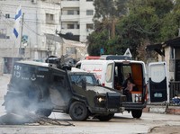 Potret Jelas Ambulans Bulan Sabit Diadang Militer Israel