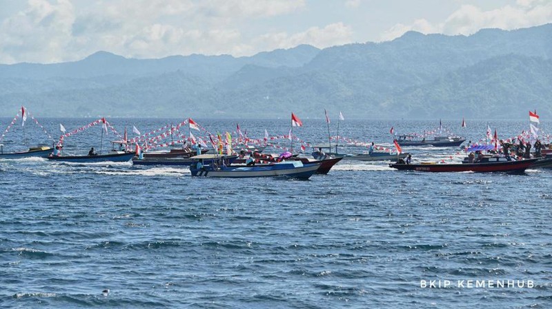 Pemerintah giat dorong Tidore Kepulauan jadi Kawasan Strategis Pariwisata Nasional, ditonjolkan dalam Harnus 2023. Menteri Perhubungan Budi Karya Sumadi sampaikan komitmen di Pantai Tugulufa, 13 Desember 2023. (Dok. BKIP Kemenhub)