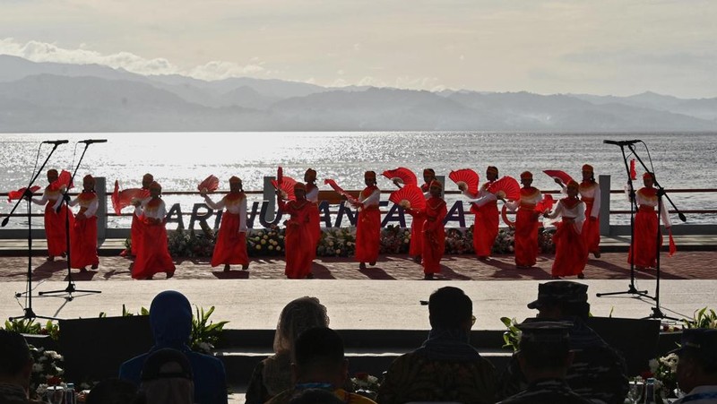 Pemerintah giat dorong Tidore Kepulauan jadi Kawasan Strategis Pariwisata Nasional, ditonjolkan dalam Harnus 2023. Menteri Perhubungan Budi Karya Sumadi sampaikan komitmen di Pantai Tugulufa, 13 Desember 2023. (Dok. BKIP Kemenhub)