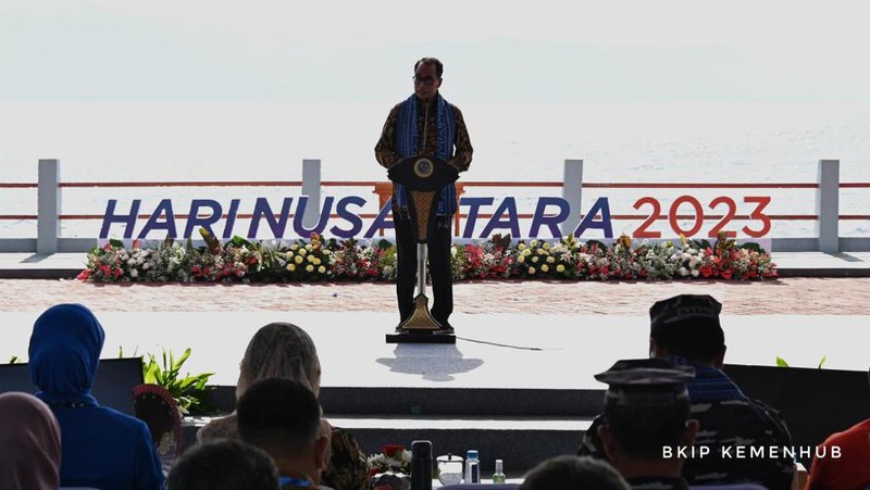 Pemerintah giat dorong Tidore Kepulauan jadi Kawasan Strategis Pariwisata Nasional, ditonjolkan dalam Harnus 2023. Menteri Perhubungan Budi Karya Sumadi sampaikan komitmen di Pantai Tugulufa, 13 Desember 2023. (Dok. BKIP Kemenhub)